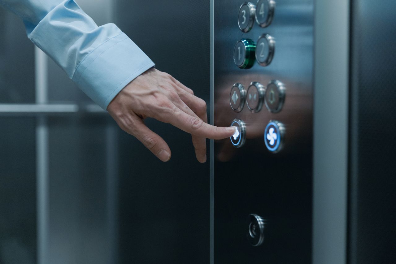 Come si prolunga la vita di un ascensore: i fattori tecnici che fanno davvero la differenza
